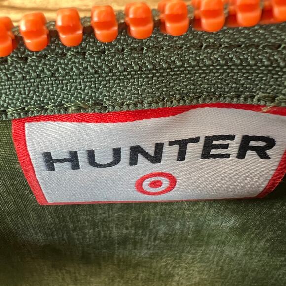 HUNTER for Target Green Rubber Zipped Wristlet 8" x 5" Makeup Pouch Case - Picture 7 of 9